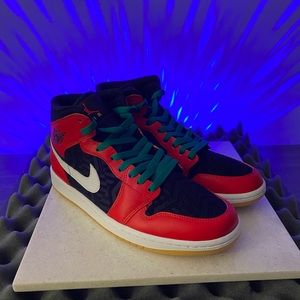 Air Jordan 1 mid SE (Christmas style)
